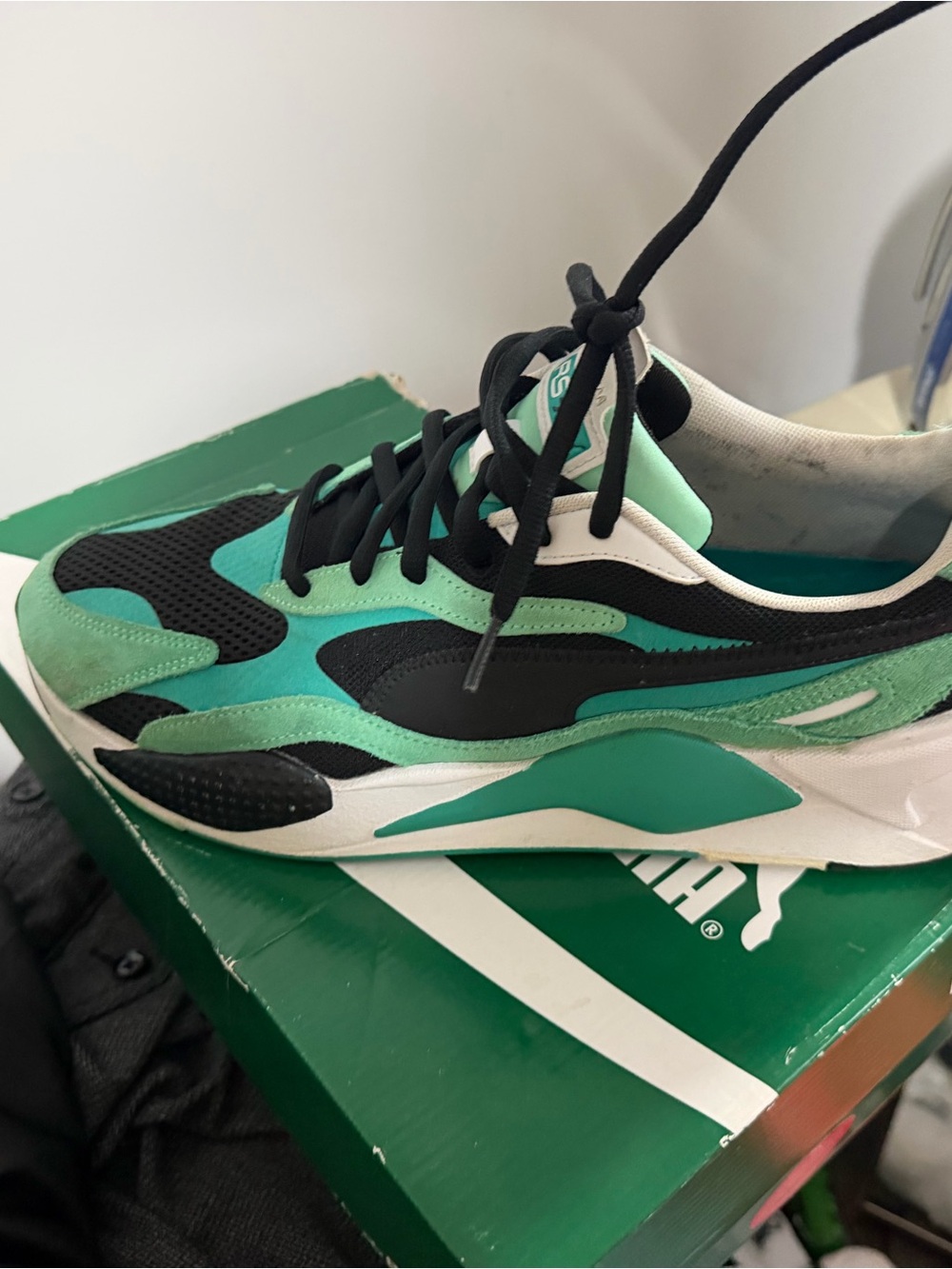 Puma Men's Mint Green and Black Low-Top Sneakers
